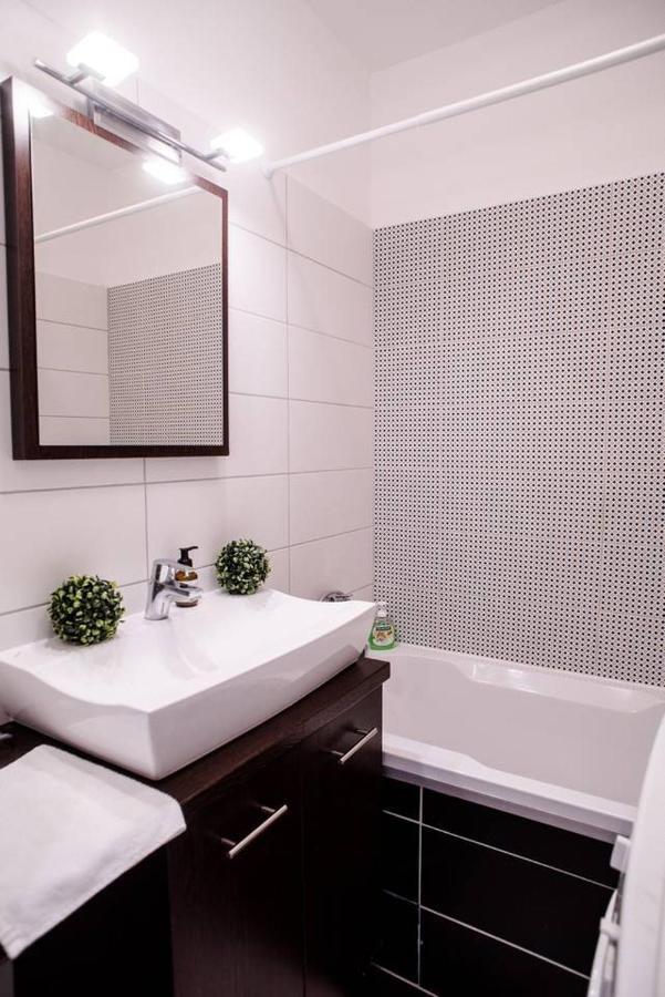Peaceful, Cozy And New Apartment With Balcony Budapesta Exterior foto